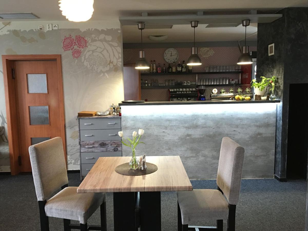 Restaurace A Penzion U Lesa Hawierzów Zewnętrze zdjęcie