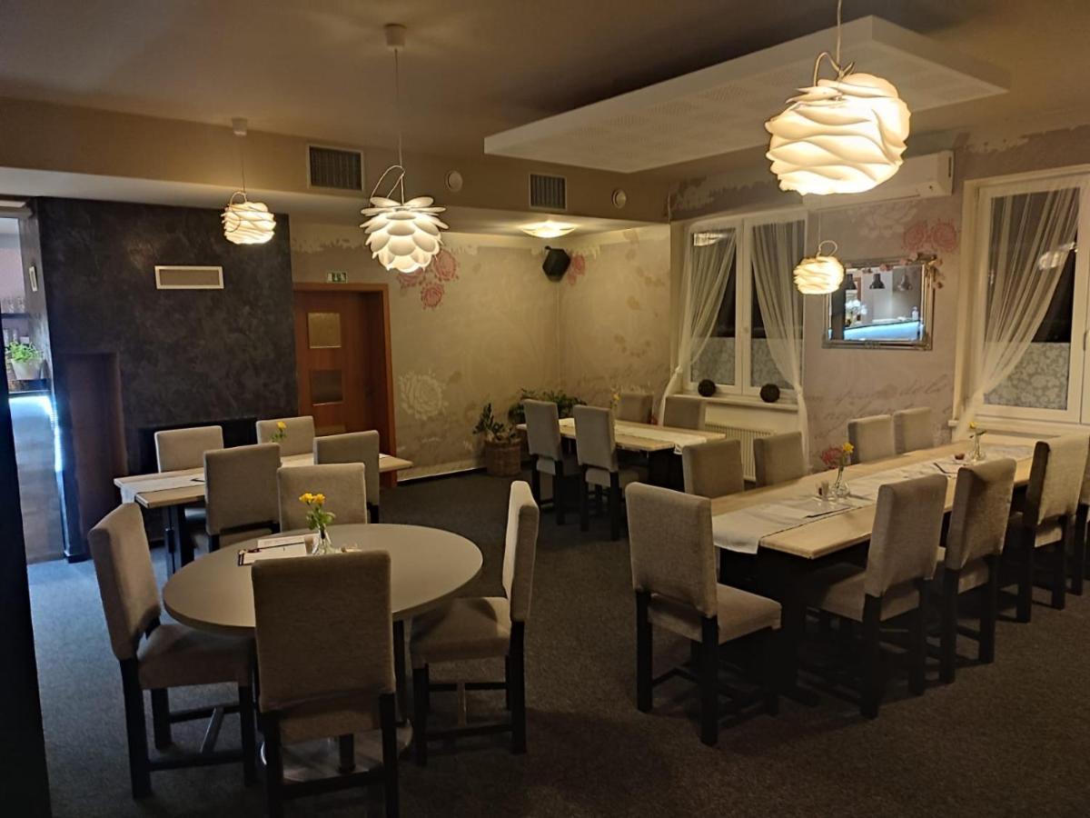 Restaurace A Penzion U Lesa Hawierzów Zewnętrze zdjęcie