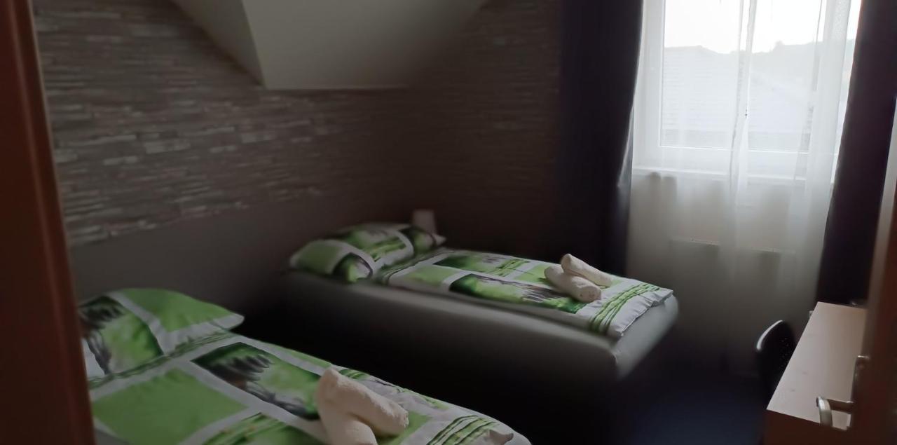 Restaurace A Penzion U Lesa Hawierzów Zewnętrze zdjęcie