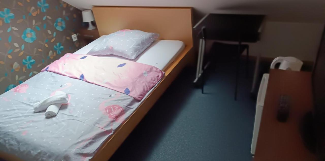 Restaurace A Penzion U Lesa Hawierzów Zewnętrze zdjęcie